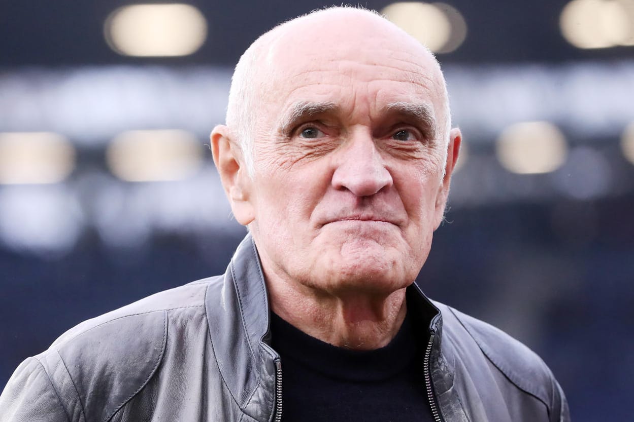 Martin Kind: Der Präsident von Hannover 96 kritisiert die Transferpolitik des eigenen Klubs.