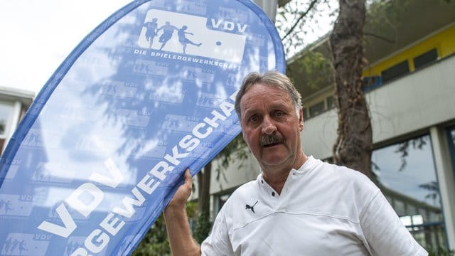 Peter Neururer leitet zum dritten Mal das VDV-Camp.