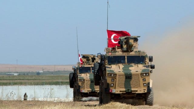 Die Bundesregierung genehmigt weiterhin Rüstungslieferungen an die Türkei. Die Bundesregierung genehmigt weiterhin Rüstungslieferungen an die Türkei.
