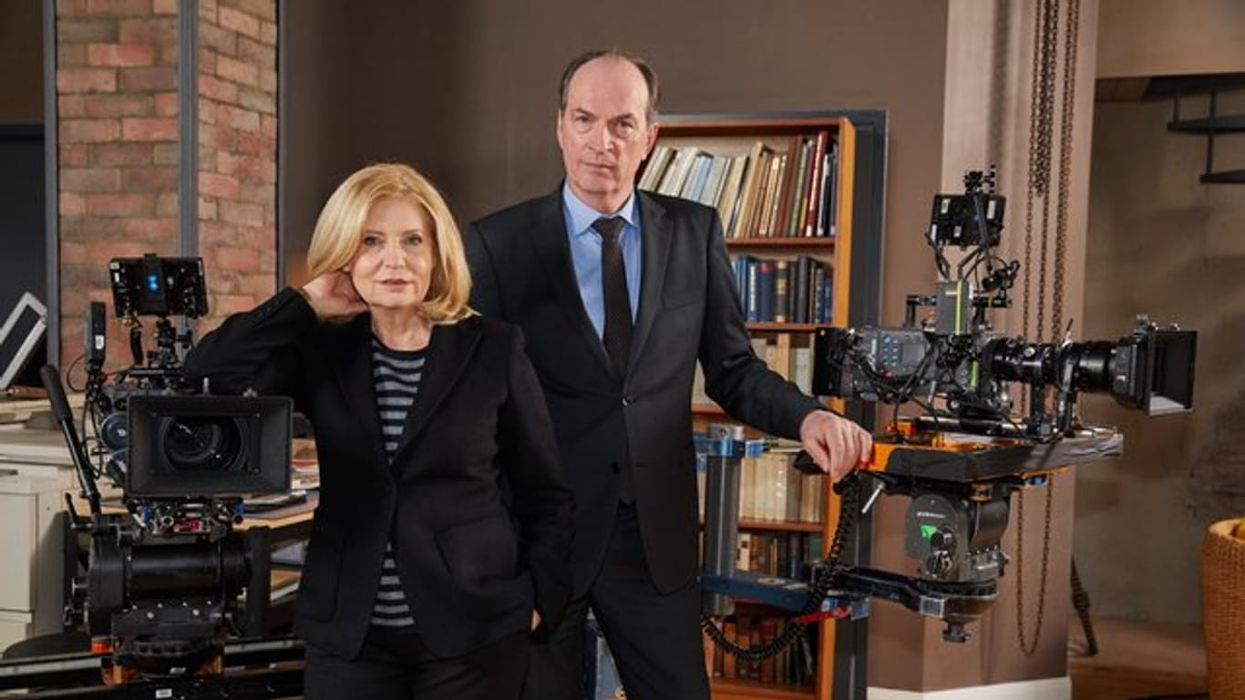 - Die Schauspieler Herbert Knaup und Sabine Postel am neuen Drehort der TV-Serie "Die Kanzlei".