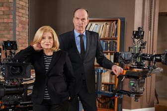 - Die Schauspieler Herbert Knaup und Sabine Postel am neuen Drehort der TV-Serie "Die Kanzlei".