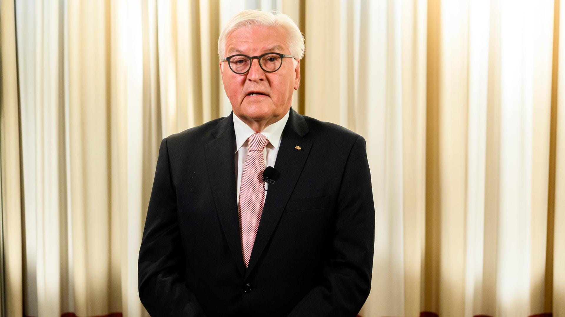 Bundespräsident Steinmeier mahnt die Bürger in der Corona-Krise zur Vorsicht.