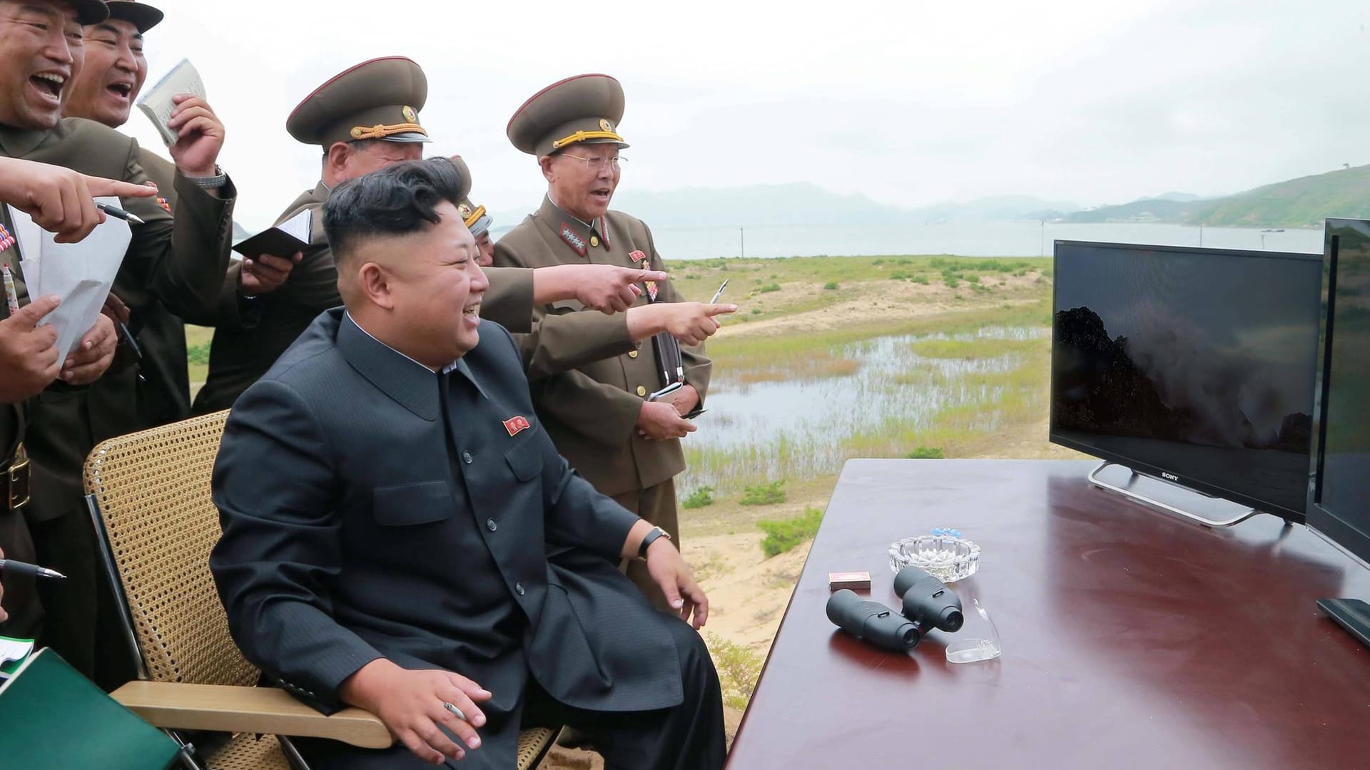 Kim Jong Un verfolgt einen Raketentest: Nordkorea unternimmt immer wieder Waffentests.