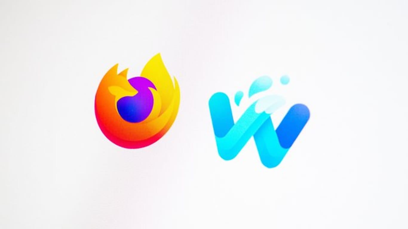 Links das Firefox-Logo, rechts das des Waterfox-Browsers: Der neue Browser unterscheidet sich nur geringfügig von Firefox.