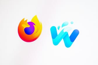 Links das Firefox-Logo, rechts das des Waterfox-Browsers: Der neue Browser unterscheidet sich nur geringfügig von Firefox.