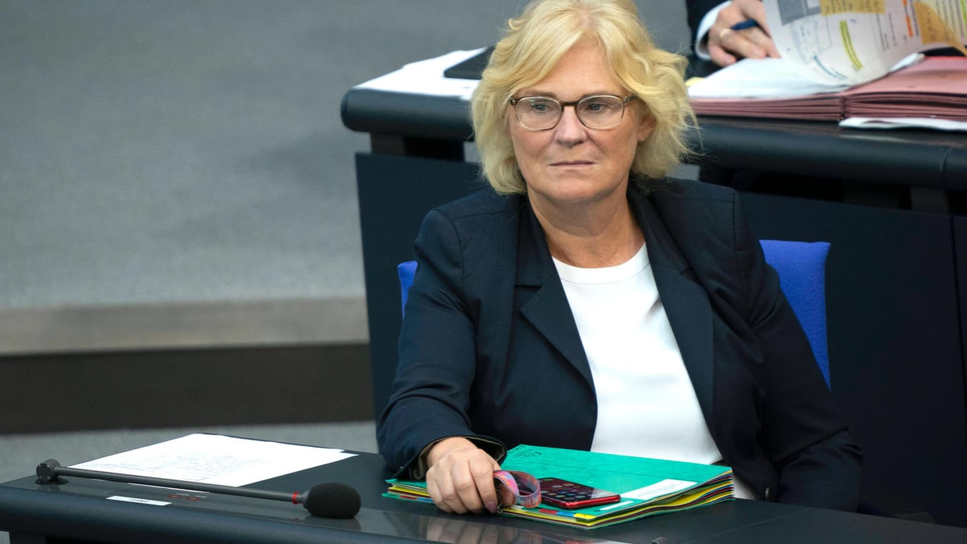Christine Lambrecht: Die Bundesjustizministerin hält Verbote gegen Corona-Proteste für falsch.