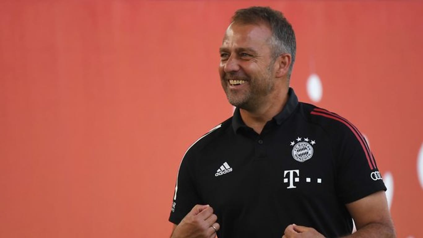 Bayern Münchens Trainer Hansi Flick freut sich schon auf die Champions League.