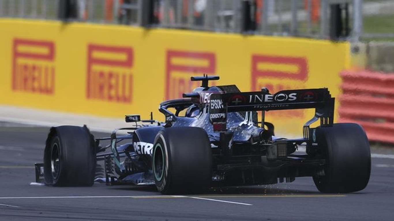 Auch bei Formel-1-Weltmeister Lewis Hamilton war ein Reifen geplatzt.