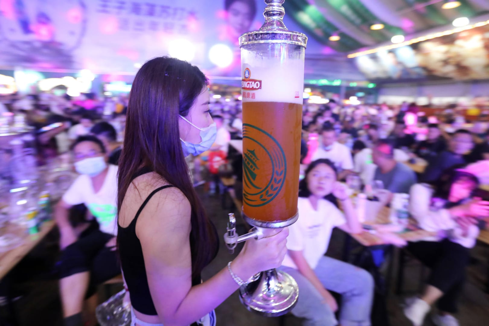 Feiern trotz Corona: In Qingdao hat das größte chinesische Bierfest begonnen.