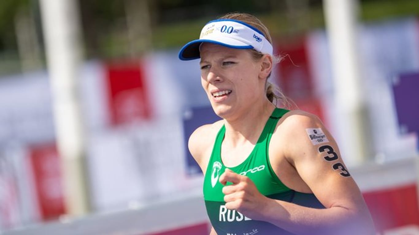 Triathletin Laura Lindemann macht einen Abstecher in die Leichtathletik.