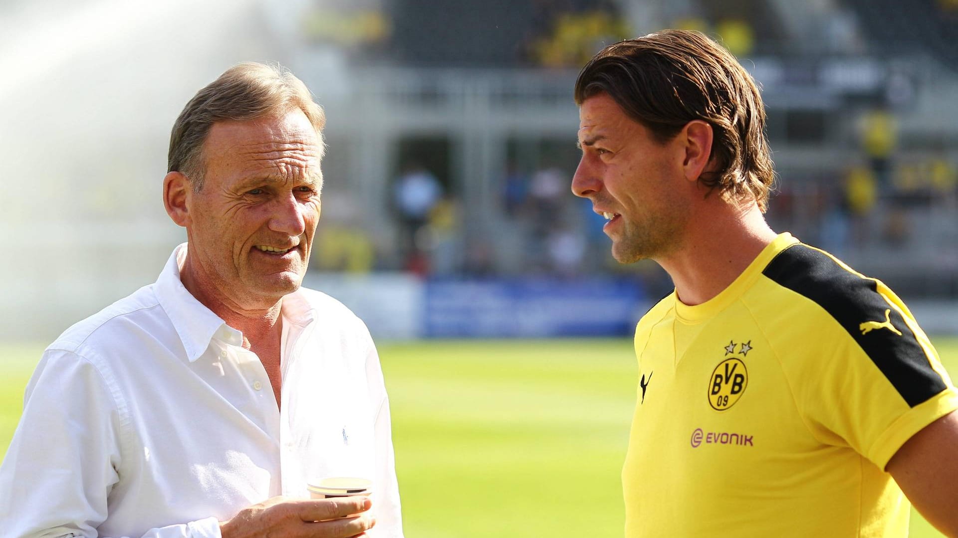 Hans-Jochim Watzke: Der BVB-Geschäftsführer und Ex-Torhüter Weidenfeller haben die Aussagen von Uli Hoeneß scharf kritisiert.