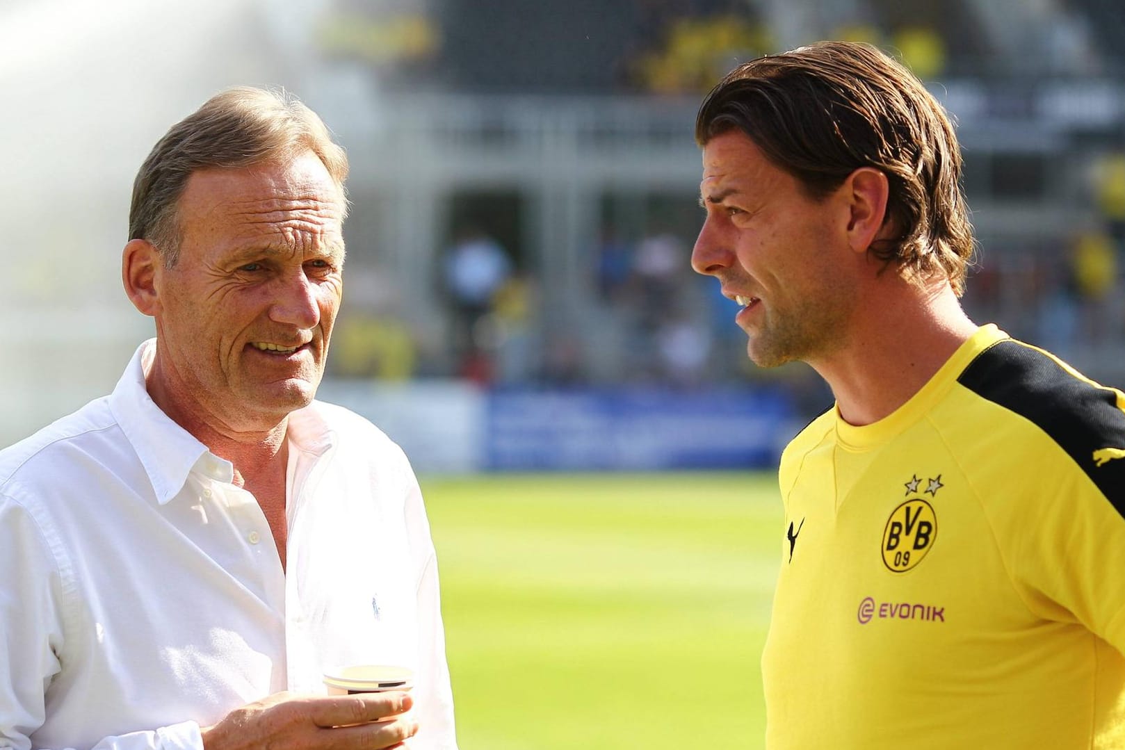 Hans-Jochim Watzke: Der BVB-Geschäftsführer und Ex-Torhüter Weidenfeller haben die Aussagen von Uli Hoeneß scharf kritisiert.