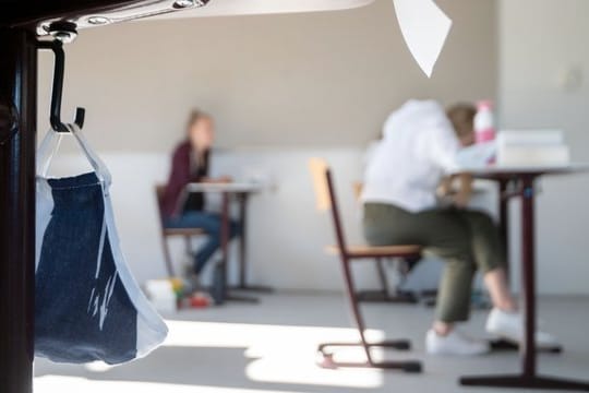 Die Bildungsgewerkschaft GEW sieht in den Schulstarts ein hohes Risiko.