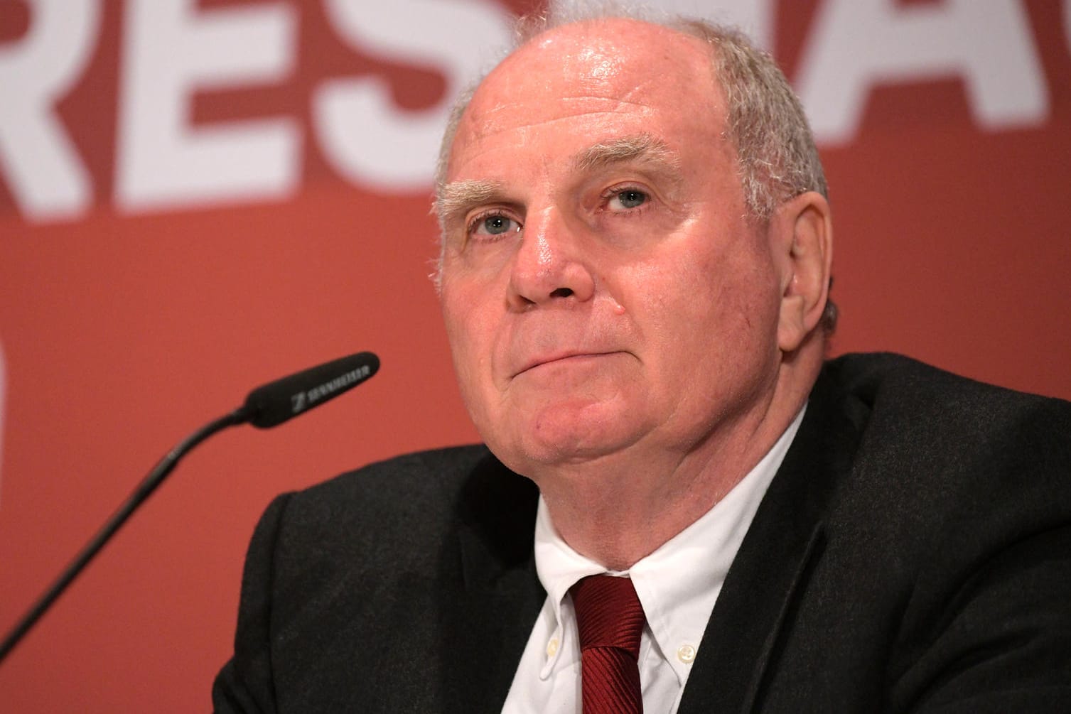 Uli Hoeneß: Der ehemalige Bayern-Präsident hat immer ein Auge auf seinen Herzensklub.