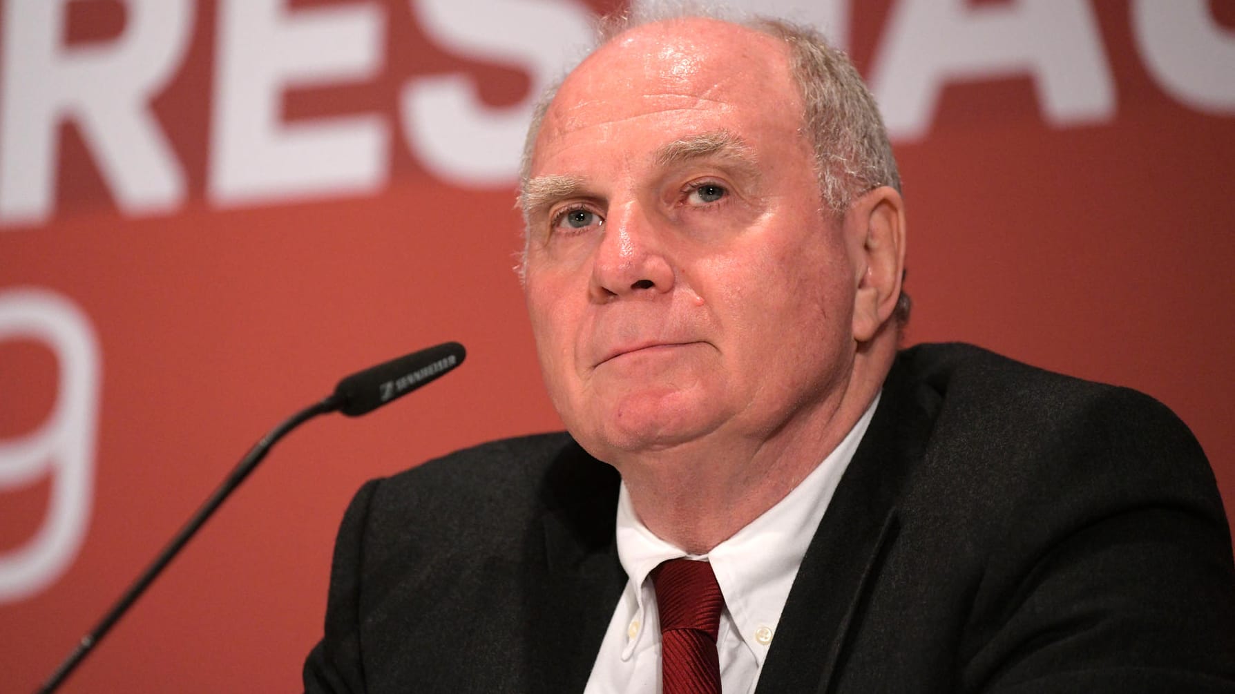 Uli Hoeneß: Der ehemalige Bayern-Präsident hat immer ein Auge auf seinen Herzensklub.