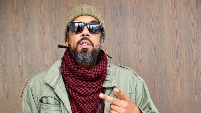 Rapper Samy Deluxe gestikuliert: Der Hamburger schließt sein Restuarant "Gefundenes Fressen". Rapper Samy Deluxe gestikuliert: Der Hamburger schließt sein Restuarant "Gefundenes Fressen".