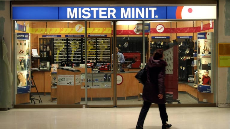 Eine Mister-Minit-Filiale (Archivbild): Der Service-Dienstleister macht viele Geschäft dicht.