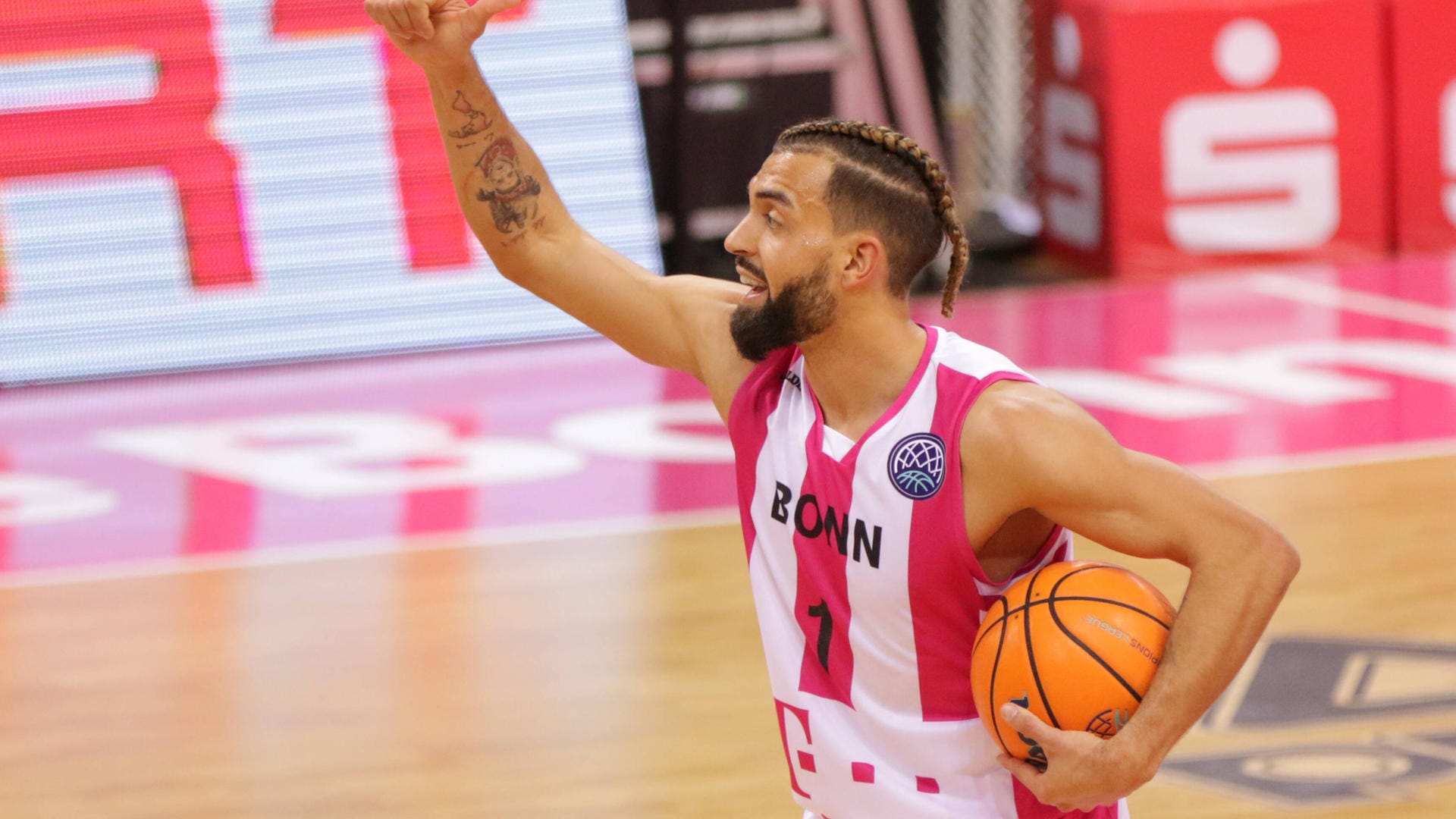 Joshiko Saibou von den Telekom Baskets Bonn: Er besuchte eine Demonstration in Berlin gegen die Corona-Maßnahmen.