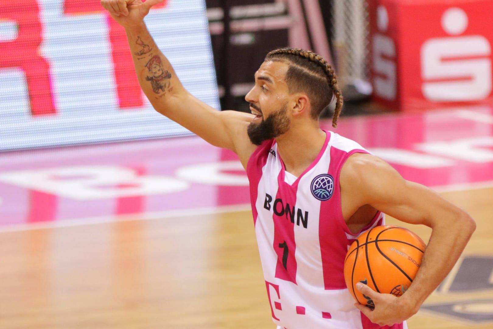 Joshiko Saibou von den Telekom Baskets Bonn: Er besuchte eine Demonstration in Berlin gegen die Corona-Maßnahmen.