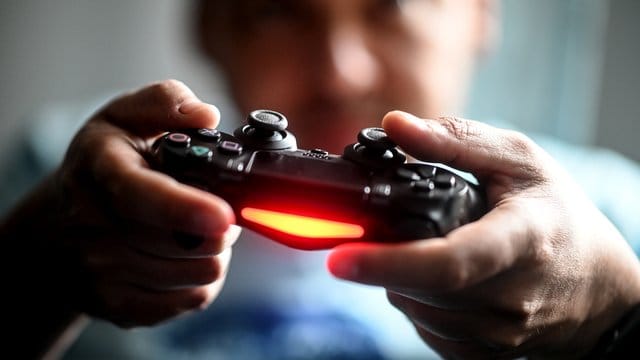 Sonys Playstation bring nach wie vor viel Geld in die Firmenkasse ein. Sonys Playstation bring nach wie vor viel Geld in die Firmenkasse ein.
