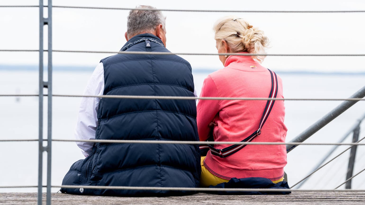 Ein Ehepaar (Symbolbild): Millionen Menschen verdienen zu wenig, um Rente oberhalb der Grundsicherung zu bekommen.