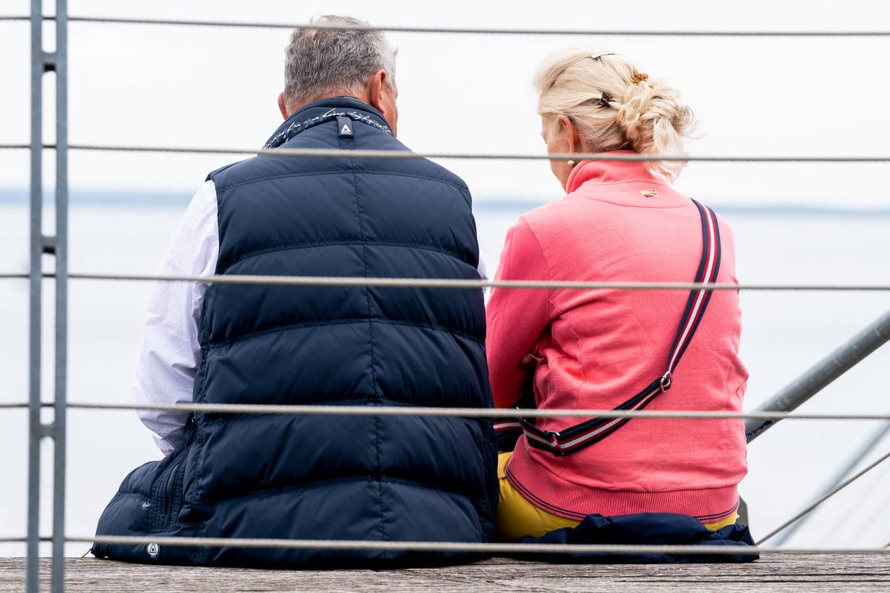 Ein Ehepaar (Symbolbild): Millionen Menschen verdienen zu wenig, um Rente oberhalb der Grundsicherung zu bekommen.