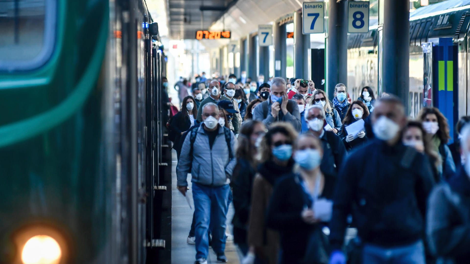 Der mailändische Bahnhof: In Italien sind deutlich mehr Menschen als angenommen mit dem Coronavirus infiziert.