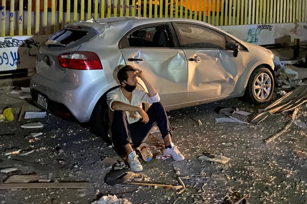 Serkan Eren: Erschöpft sitzt der 36-jährige Stuttgarter in einer Straße in Beirut. Er war in die Innenstadt gefahren, um nach der gewaltigen Detonation zu helfen.