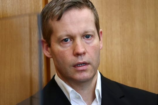 Stephan Ernst hat vor Gericht zugegeben, den tödlichen Schuss auf den CDU-Politiker Walter Lübcke abgegeben zu haben.