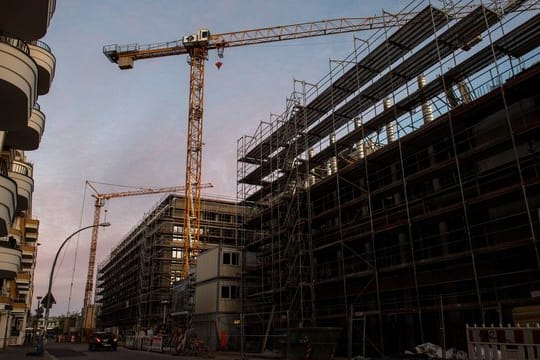 Geschlossene Fonds finanzieren mit dem Geld der Anleger zum Beispiel Immobilien.
