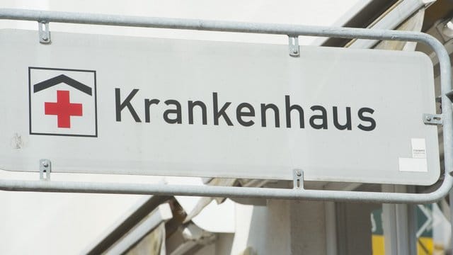 Mehr oder weniger Krankenhäuser? Ärzte und Politik streiten über Reformvorschläge. Mehr oder weniger Krankenhäuser? Ärzte und Politik streiten über Reformvorschläge.