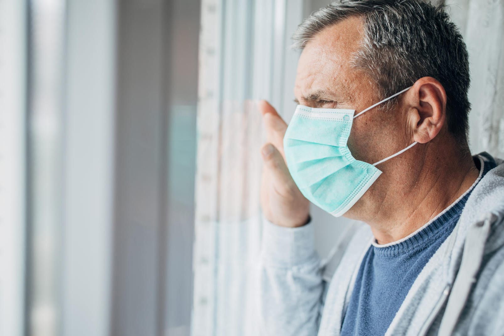 Covid-19: Führt die Erkrankung dazu, dass die Organe der Patienten schneller altern? (Symbolbild)