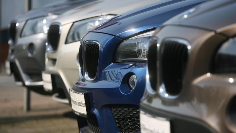 BMW-Wagen (Symbolbild): Der BMW-Konzern rutscht in die Verlustzone.