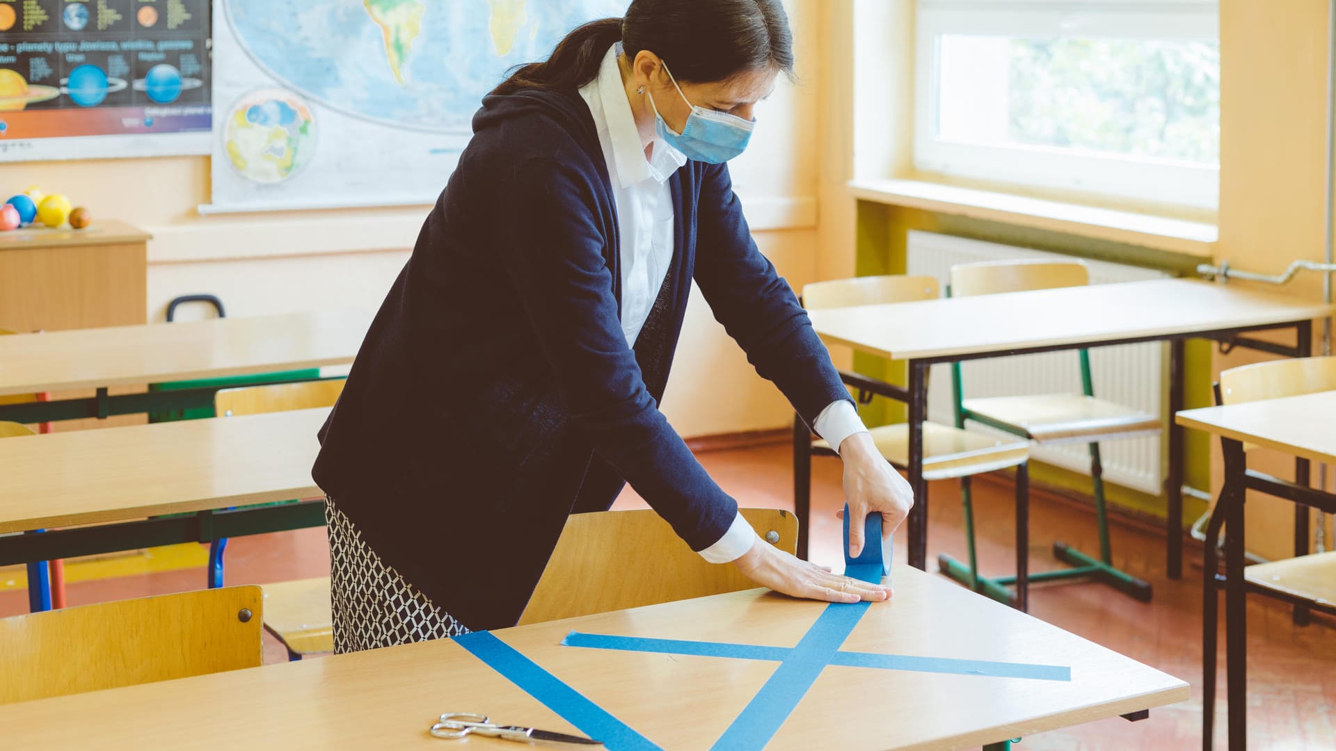 Abstand schaffen: Vor den Sommerferien kehrten die Schüler nur in kleineren Gruppen an die Schulen zurück, um Abstandsregelungen einhalten zu können.