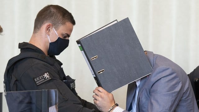 Prozessauftakt gegen "Chemical Revolution"