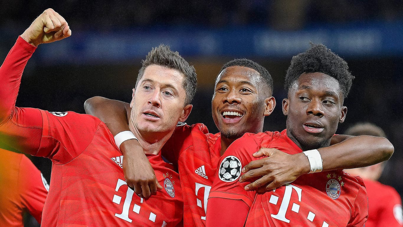 Robert Lewandowski, David Alaba, Alphonso Davies (v.l.): Der FC Bayern profitiert von einer Regeländerung in der Champions League.