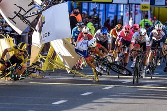 In Kattowitz: Im Endspurt der erste Etappe der Polen-Rundfahrt ist es zu einem schweren Unfall gekommen.