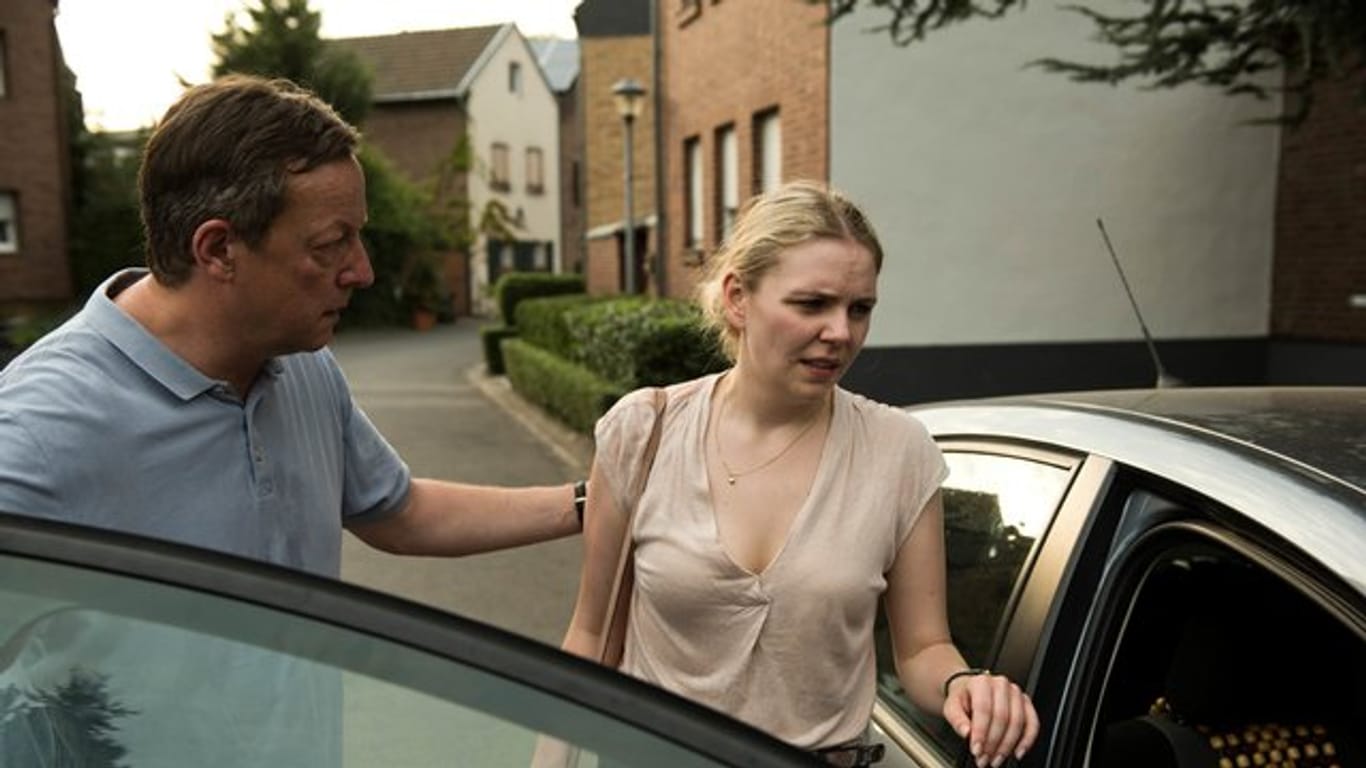 Tina (Ricarda Seifried) glaubt, dass Rupert (Matthias Brandt) ihren Mann ermordet hat.