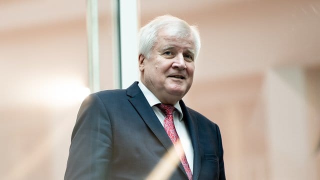 Horst Seehofer möchte eine europäische und keine nationale Lösung. Horst Seehofer möchte eine europäische und keine nationale Lösung.