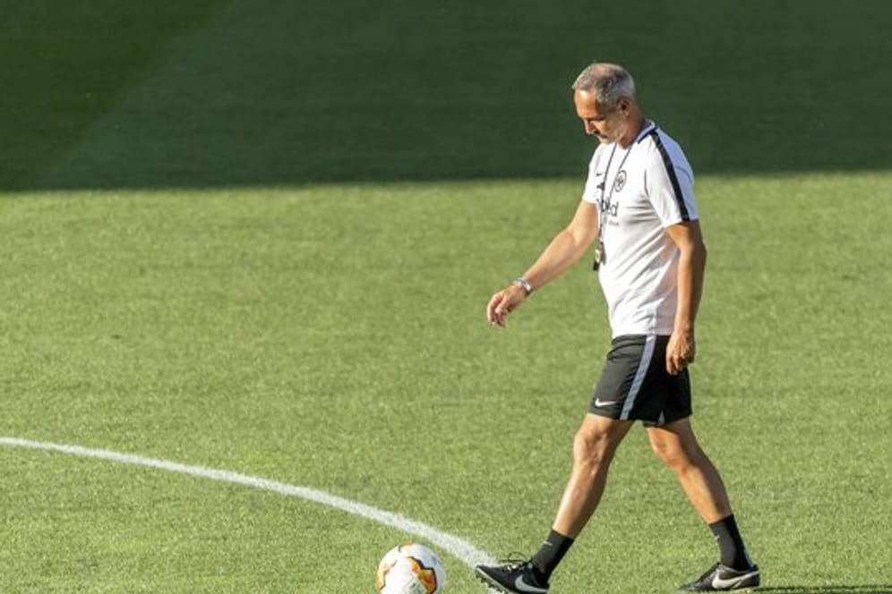 Eintracht-Cheftrainer Adi Hütter will mit seinem Team die Sensation schaffen.