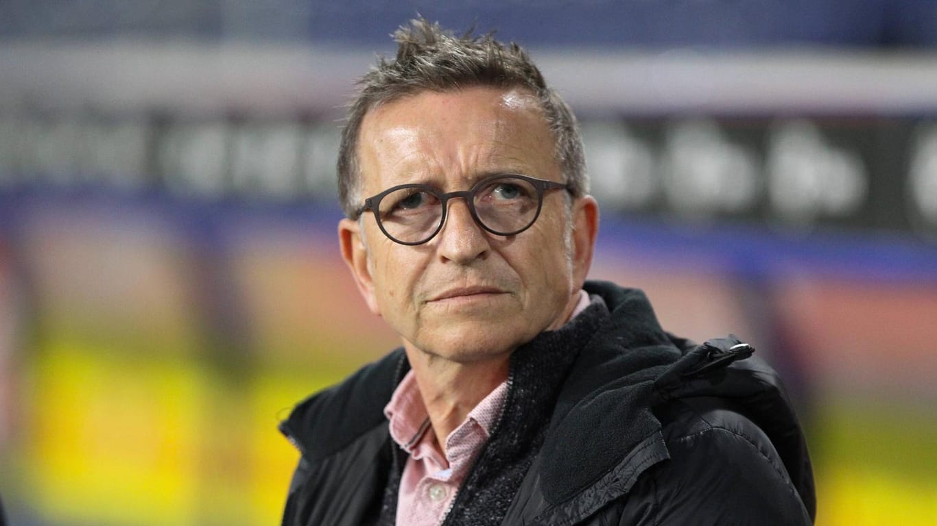 Norbert Meier: Der frühere Bundesliga-Trainer hat seine Karriere für beendet erklärt.