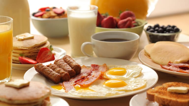 Frühstück: Die eine perfekte Variante gibt es nicht. Aber mit ein paar Tipps findet jeder etwas, das schmeckt – und gut für den Körper ist.