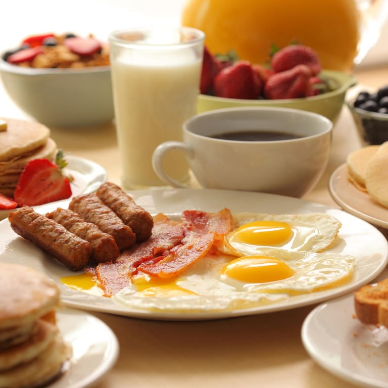 Frühstück: Die eine perfekte Variante gibt es nicht. Aber mit ein paar Tipps findet jeder etwas, das schmeckt – und gut für den Körper ist.