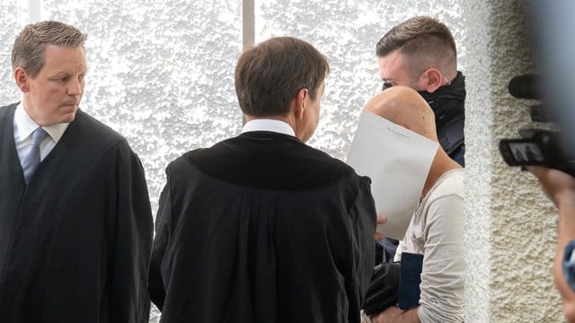 Urteil im Prozess um Mord mit Samuraischwert Urteil im Prozess um Mord mit Samuraischwert