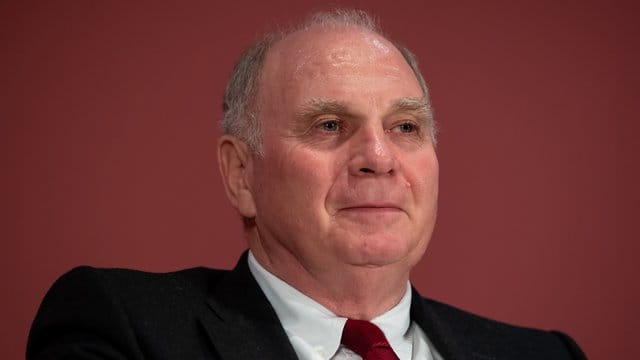 Uli Hoeneß ist der Ehrenpräsident des FC Bayern München.
