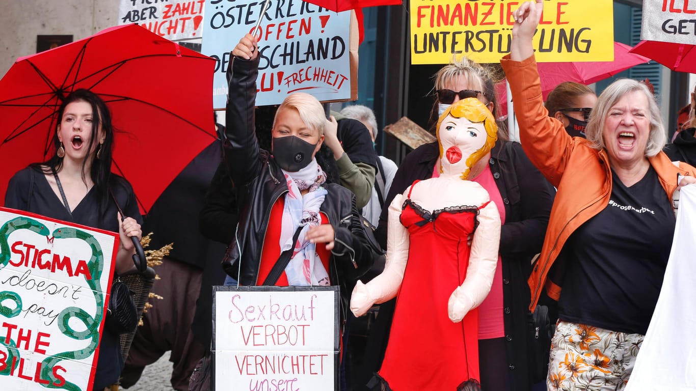 Eine Protestaktion des Berufsverbands Sexarbeit gegen die Corona-Auflagen in Berlin (Archivbild): Auch in Stuttgart gegen Prostituierte gegen die Einschränkungen auf die Straße.