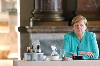 Bundeskanzlerin Angela Merkel am Mikrofon: Mehrere deutsche Städte haben sich an die Bundeskanzlerin gewandt.