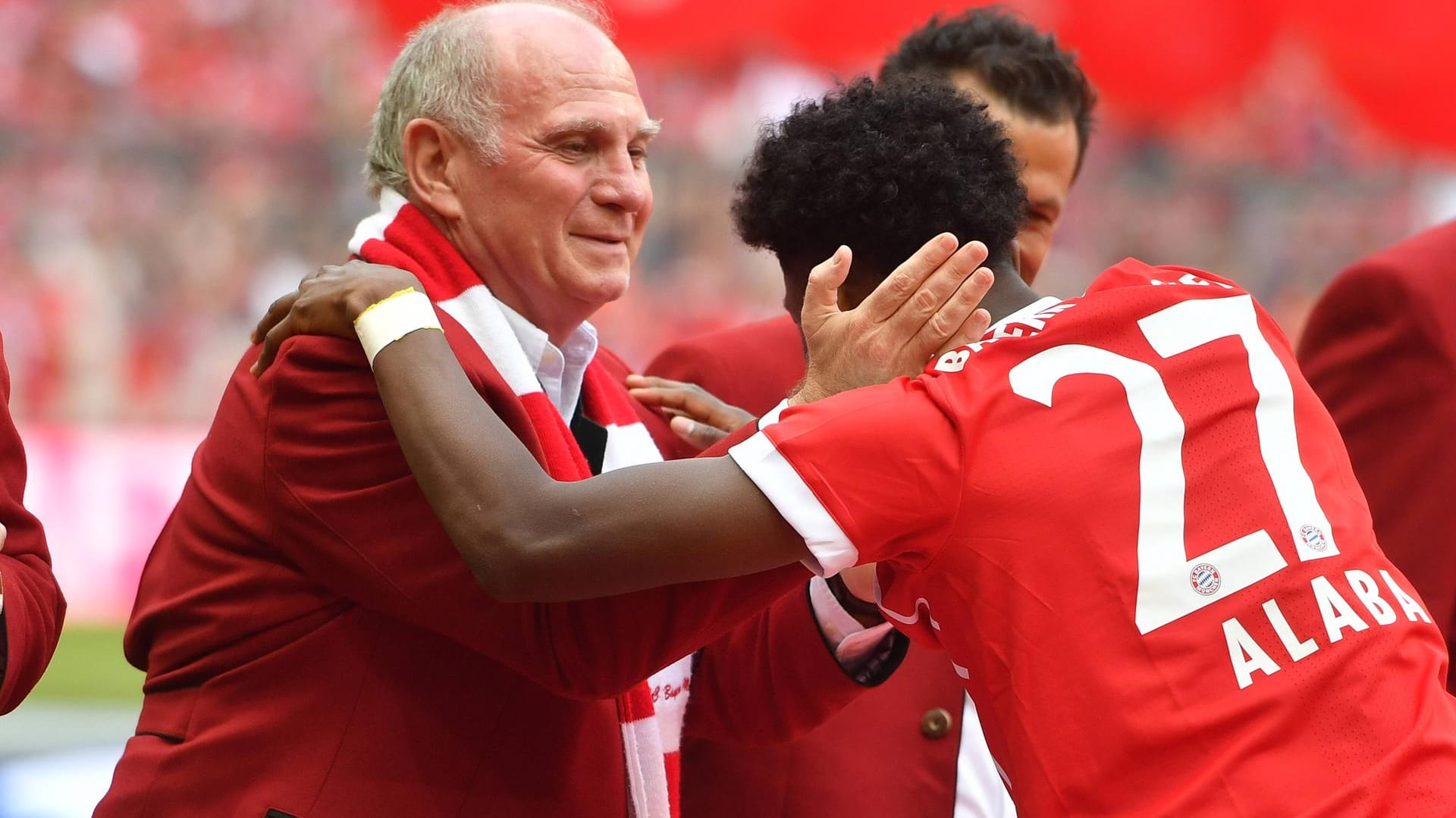 Uli Hoeneß: Der Ex-Bayern-Boss rät David Alaba zu einem Verbleib beim Rekordmeister.