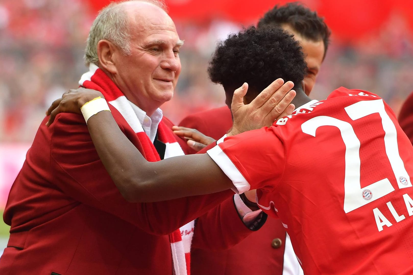 Uli Hoeneß: Der Ex-Bayern-Boss rät David Alaba zu einem Verbleib beim Rekordmeister.