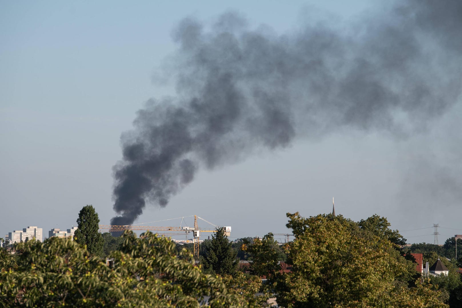 Brand in Berlin-Weißensee: In einem Wohnhaus in der Goethestraße ist ein Feuer ausgebrochen.